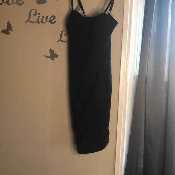 A dress - Picture 1 of 2